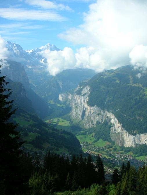Lauterbrunnental, im Hintergrund das Breithorn
